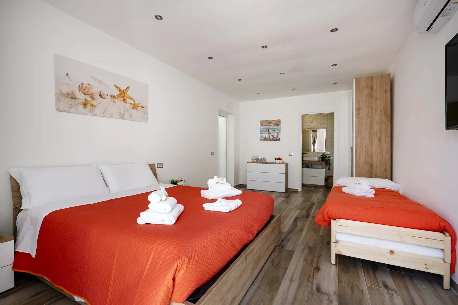 Camera con letto matrimoniale e singolo
