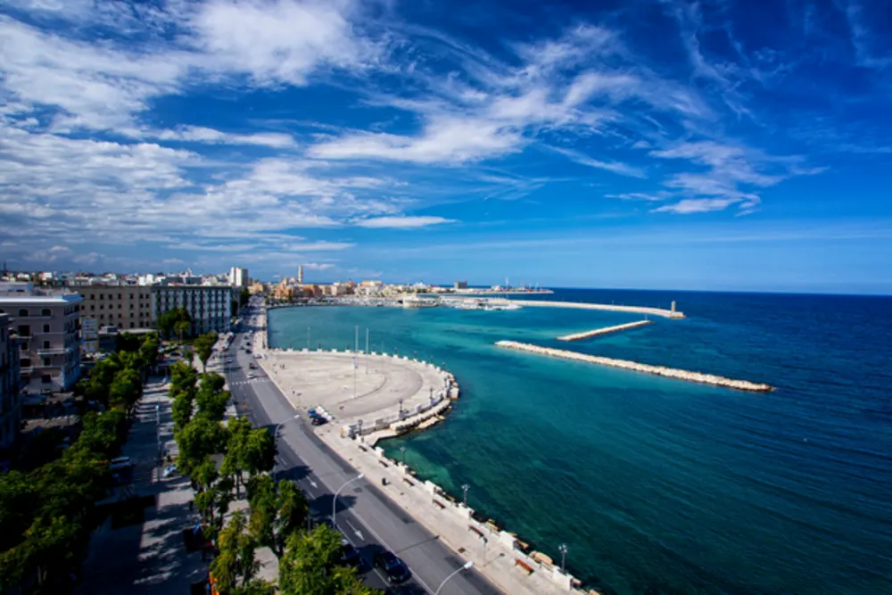 Lungomare di Bari con vista sul mare