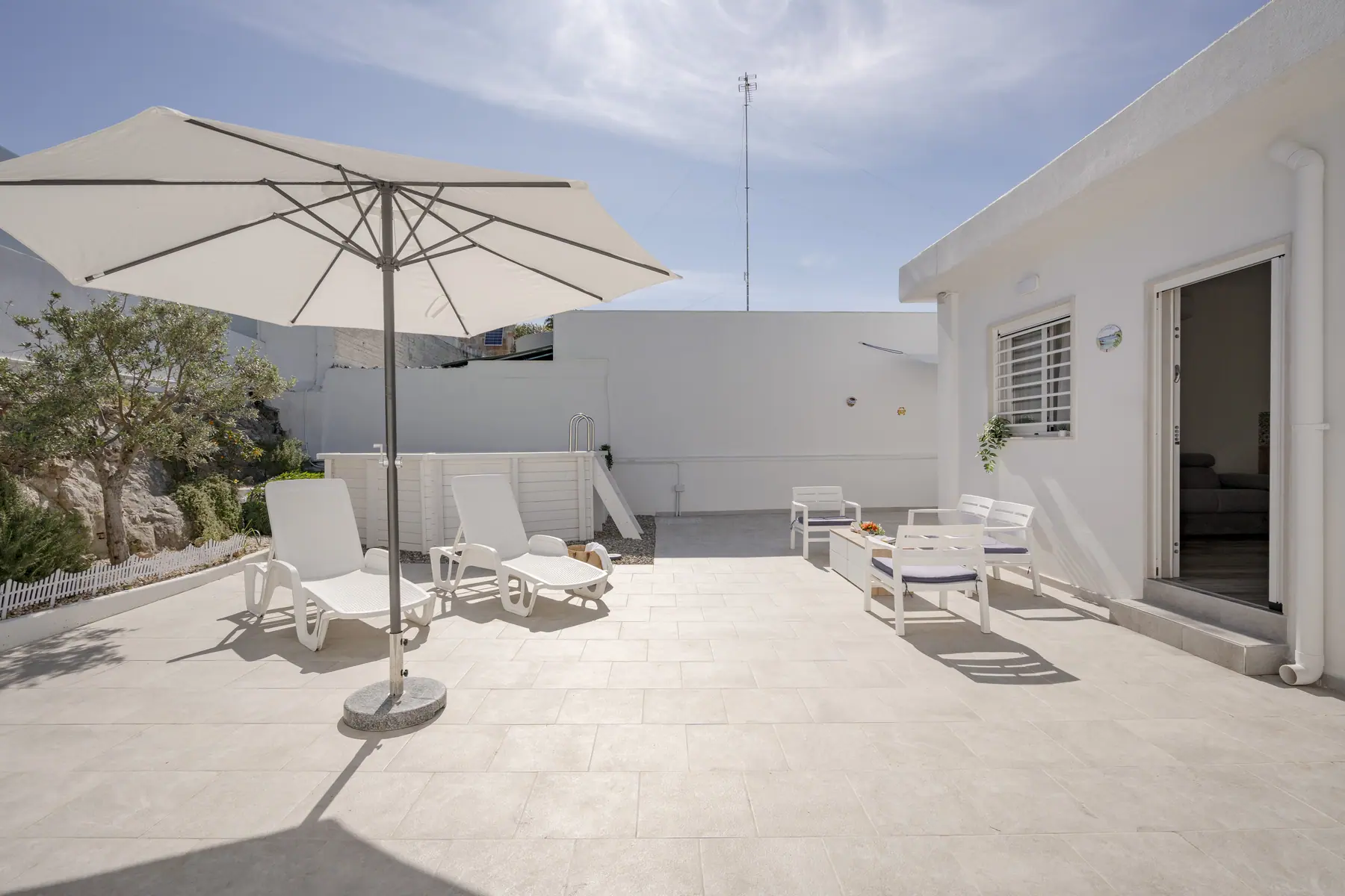 Terrazza con ombrellone